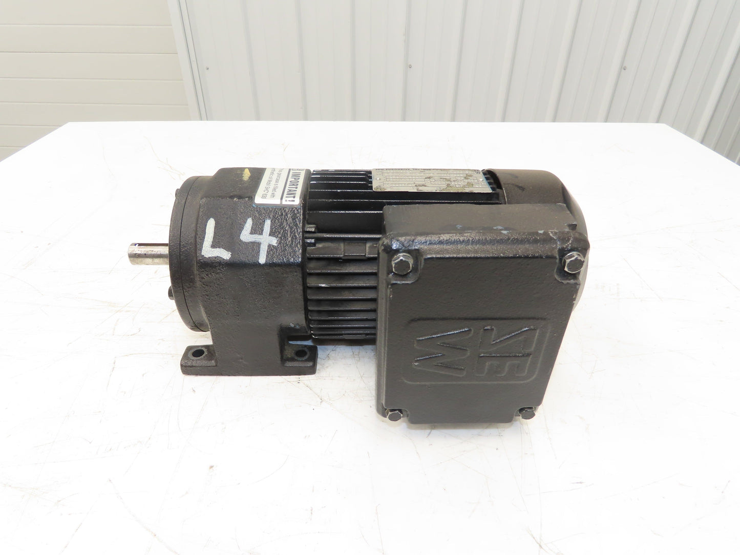 Sew-Eurodrive R32DT80N4 Inline Gearmotor 4.5:1 Reducer 374rpm 1Hp 230/460V 3PH