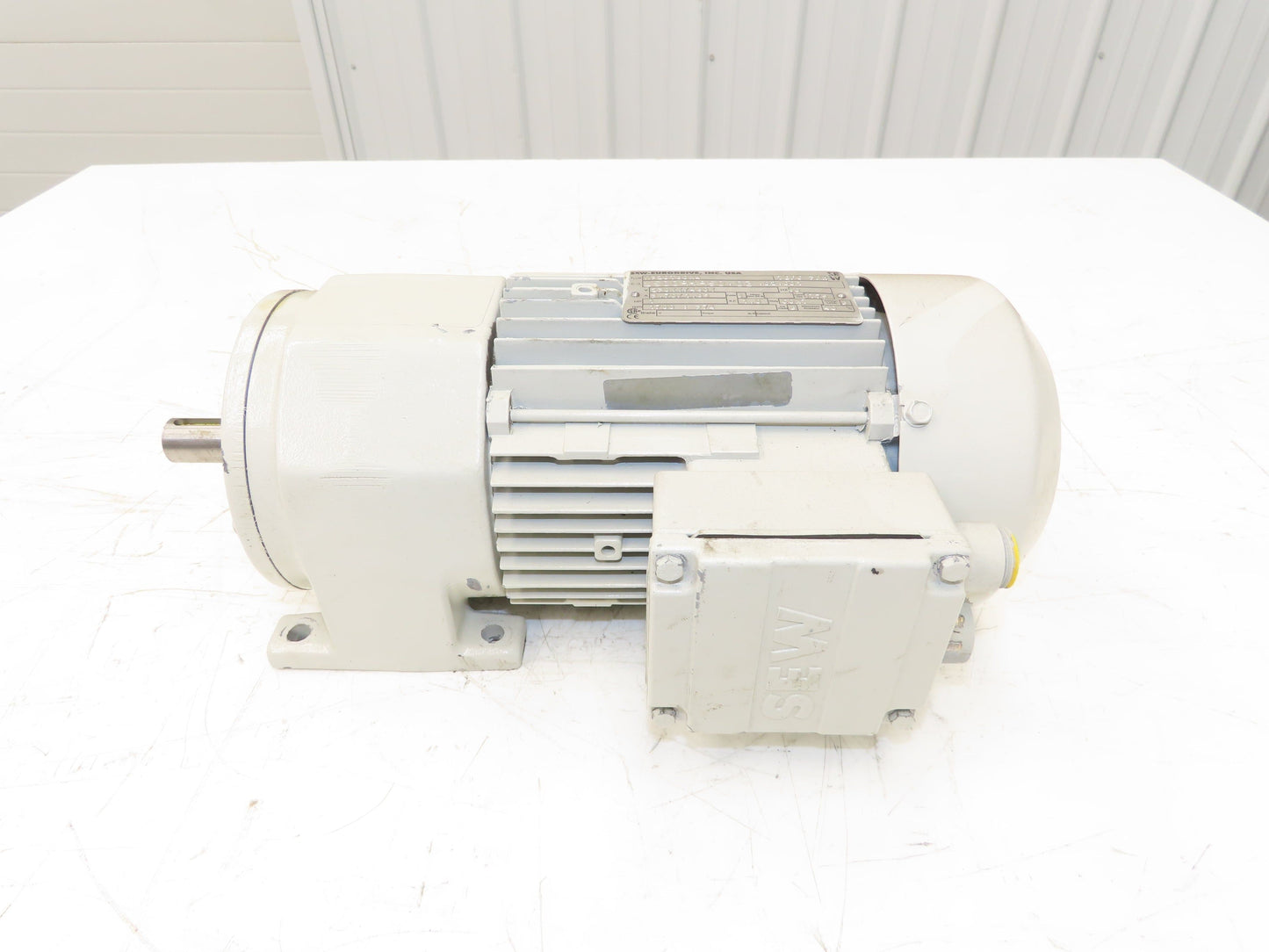 Sew-Eurodrive R32DT80N4 Inline Gearmotor 4.5:1 Reducer 374rpm 1Hp 230/460V 3PH