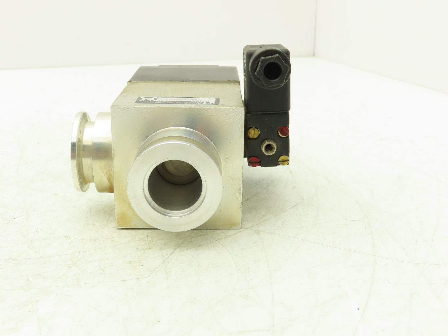 Leybold 297 22 Vacuum Valve 90° Right Angle 0.9" ID