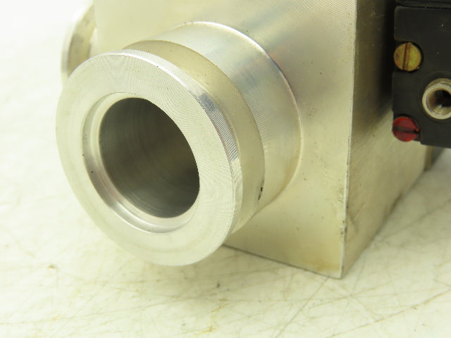 Leybold 297 22 Vacuum Valve 90° Right Angle 0.9" ID