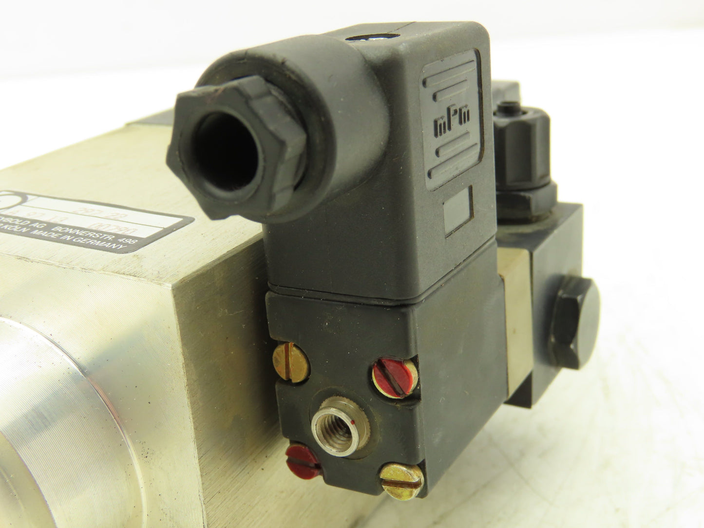 Leybold 297 22 Vacuum Valve 90° Right Angle 0.9" ID