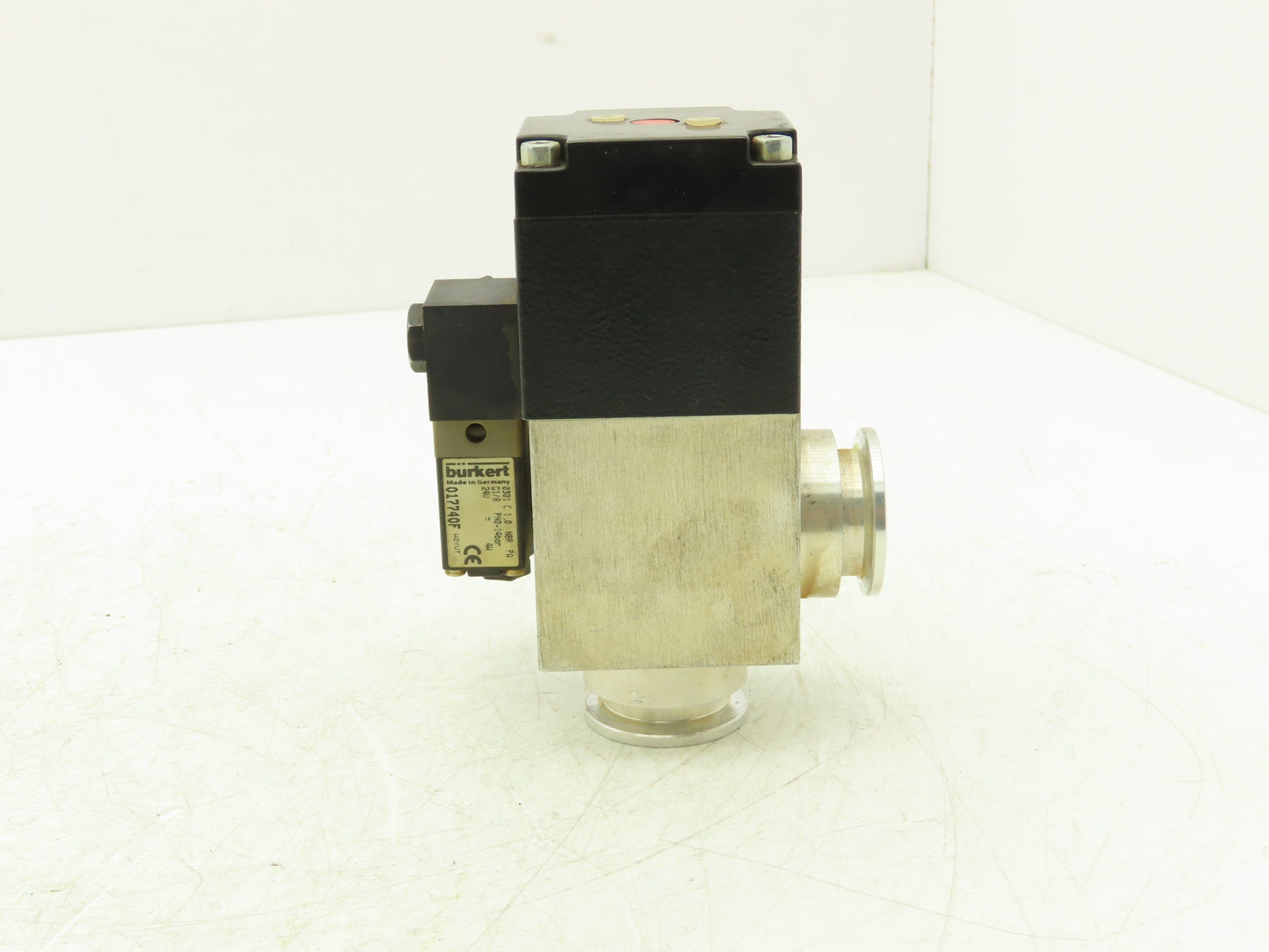 Leybold 297 22 Vacuum Valve 90° Right Angle 0.9" ID