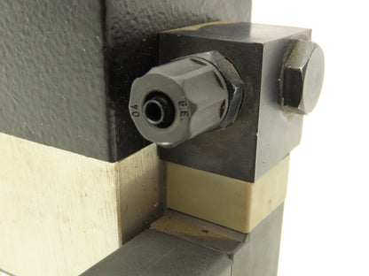 Leybold 297 22 Vacuum Valve 90° Right Angle 0.9" ID