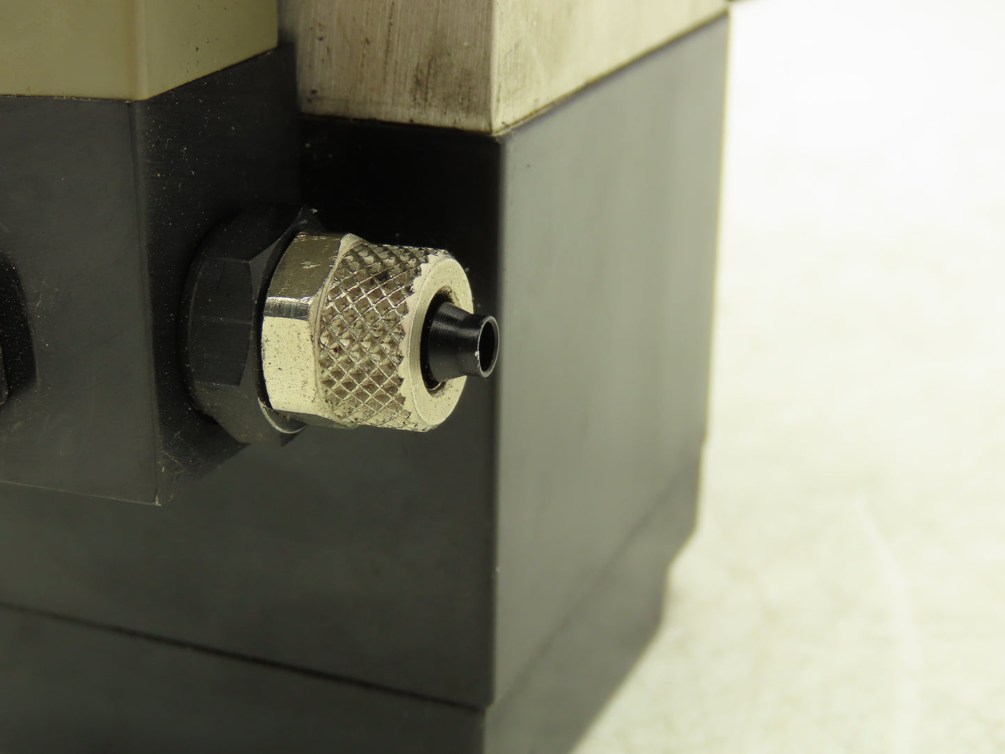 Leybold 29722 Vacuum Valve 90° Right Angle 0.9" ID