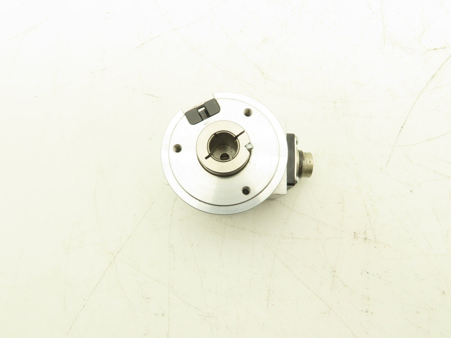 Baumer Electric BHF 16.05A2048-E2-9 Rotary Encoder 12mm Blind Hollow Shaft J163