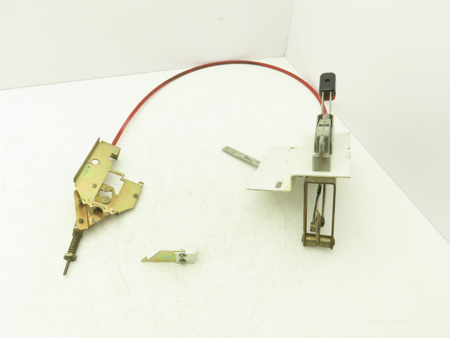 General Electric GE 208C3628G1 SCOM1EF Circuit Breaker Handle Mechanism SE/SF