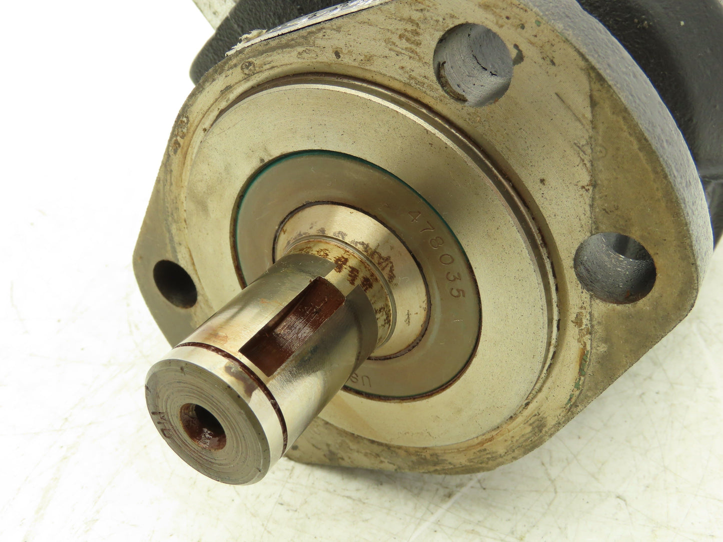 Ross MB060102AAAA Hydraulic Motor 34 GPM 748 RPM 2500 PSI 4-Bolt Magneto Flange