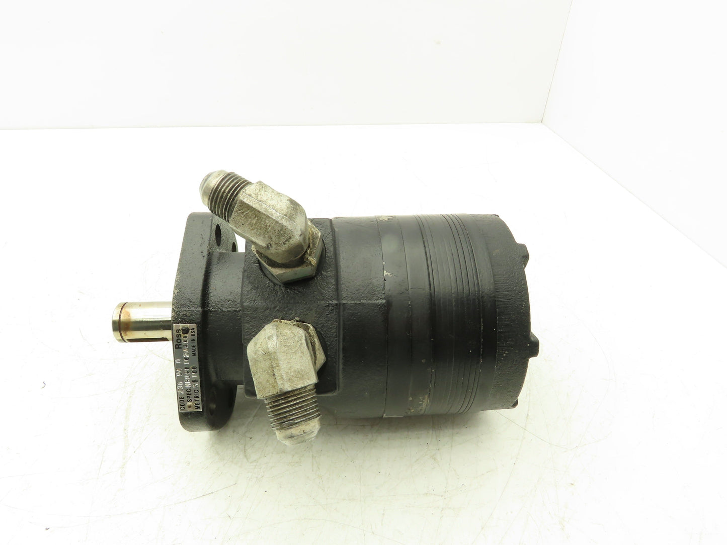 Ross MB060102AAAA Hydraulic Motor 34 GPM 748 RPM 2500 PSI 4-Bolt Magneto Flange