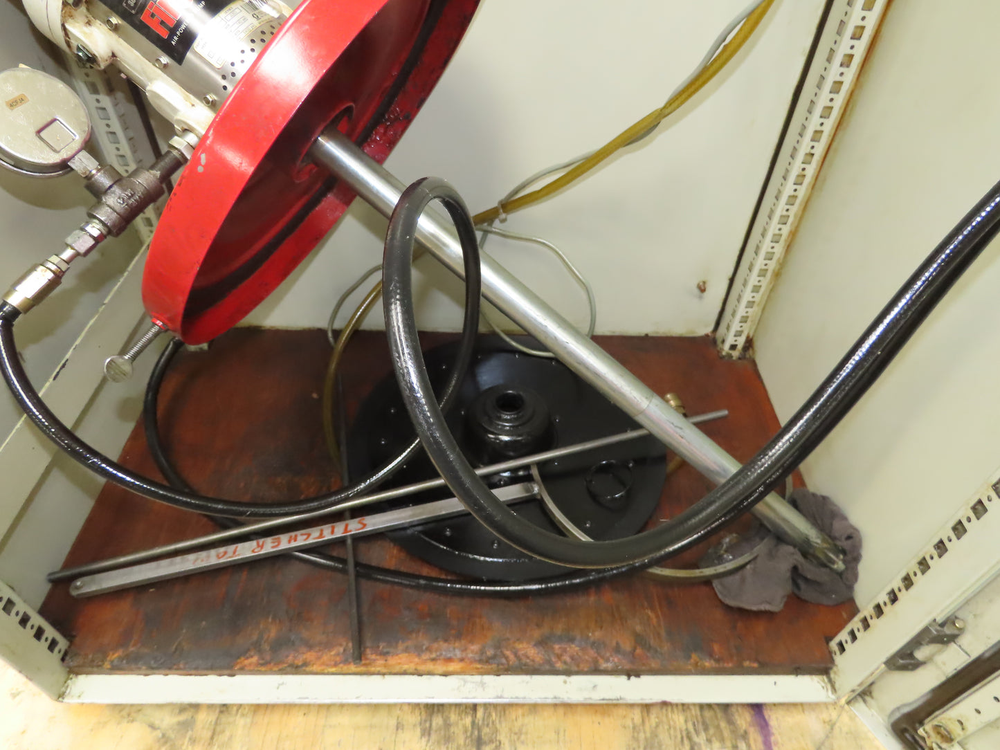 Bielomatik Graco Fireball Pneumatic 16Gal  Drum Grease Pump 4 Port High Pressure