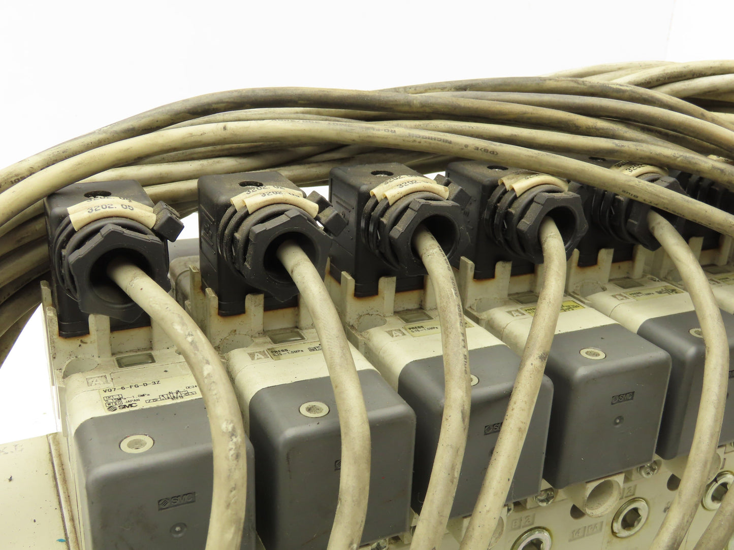 SMC VQ7-6-FG-D-3Z Double Solenoid Valve 7-Station Manifold Assy 5/2-way 24VDC