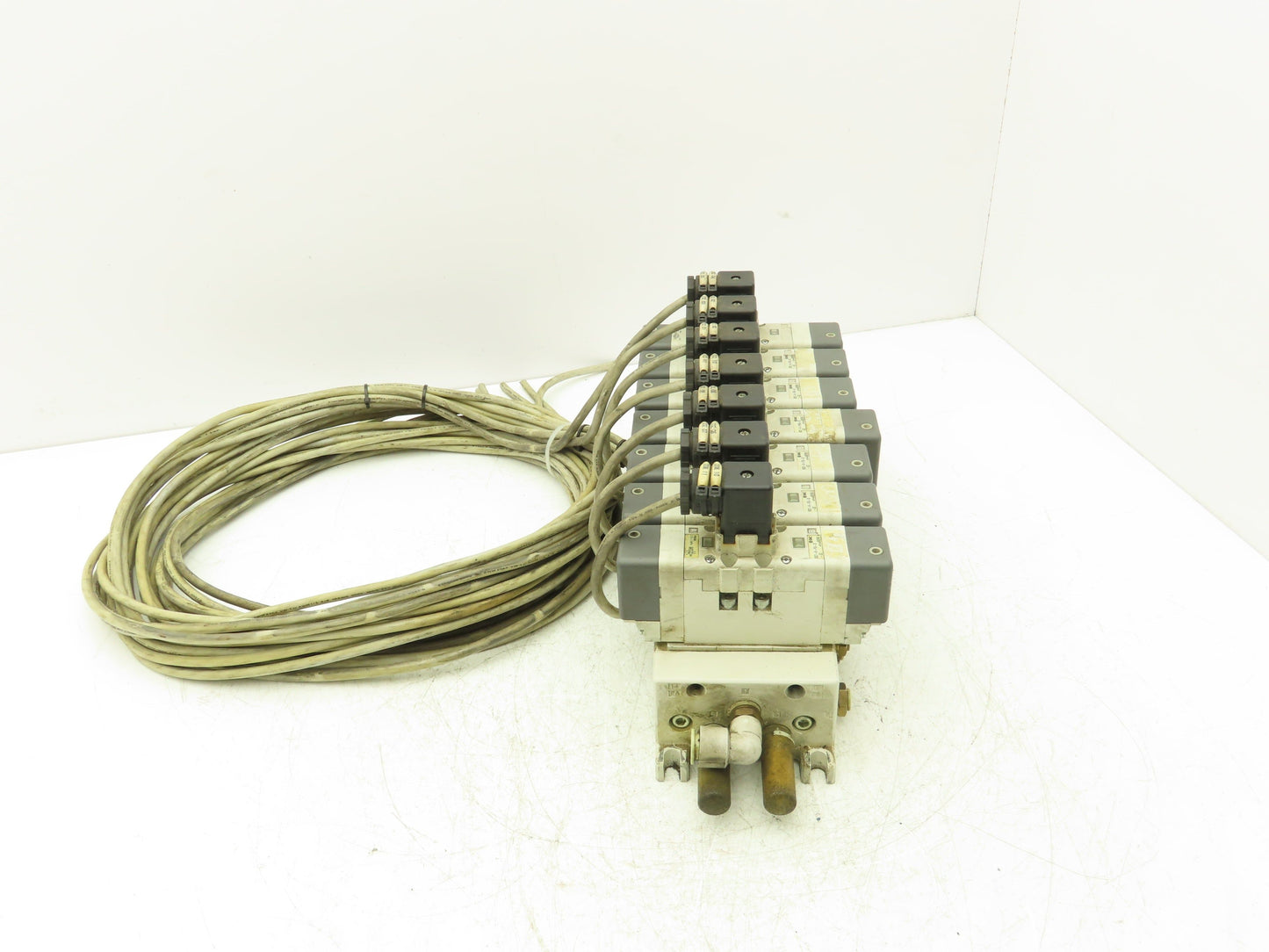 SMC VQ7-6-FG-D-3Z Double Solenoid Valve 7-Station Manifold Assy 5/2-way 24VDC