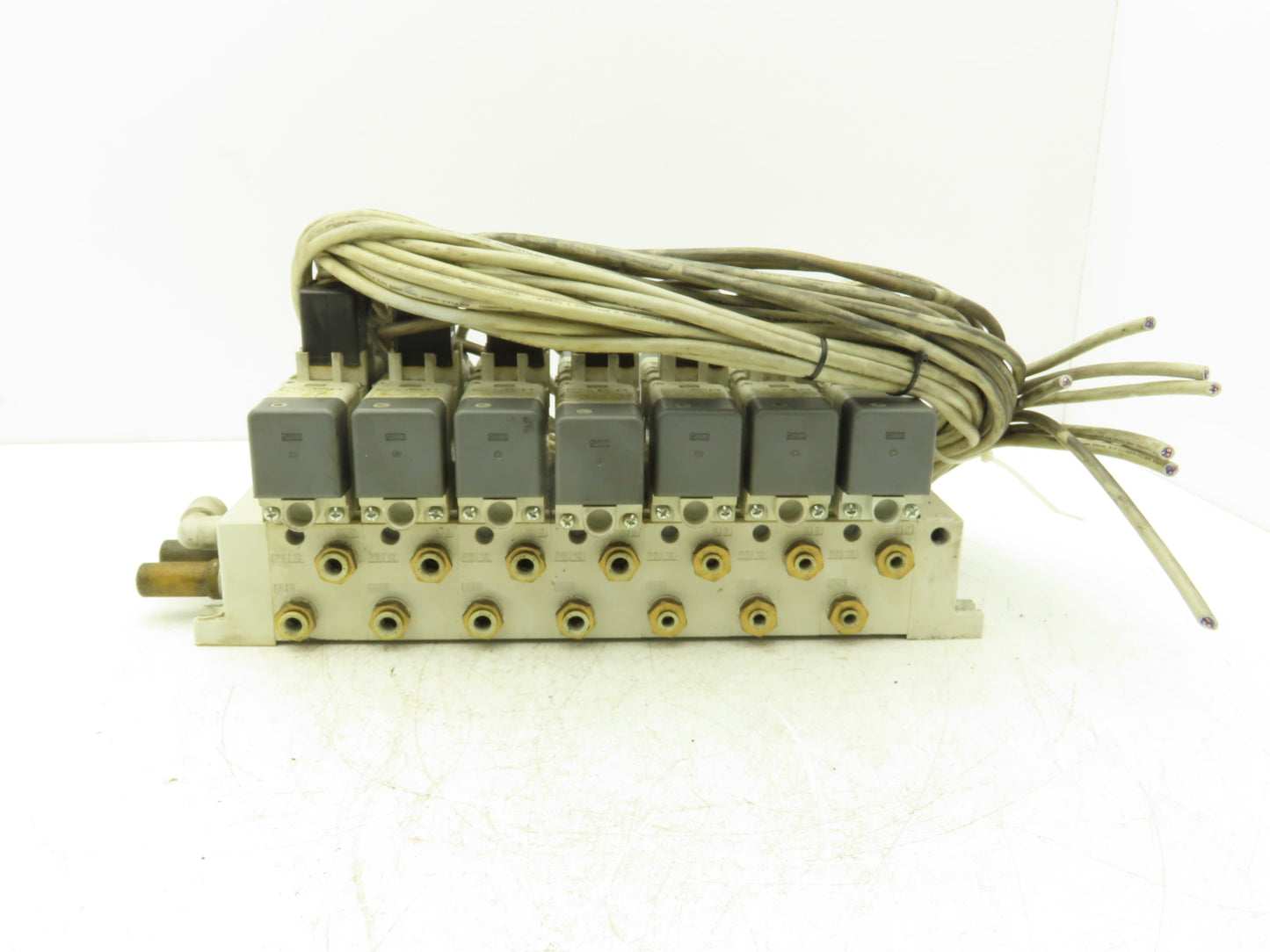 SMC VQ7-6-FG-D-3Z Double Solenoid Valve 7-Station Manifold Assy 5/2-way 24VDC