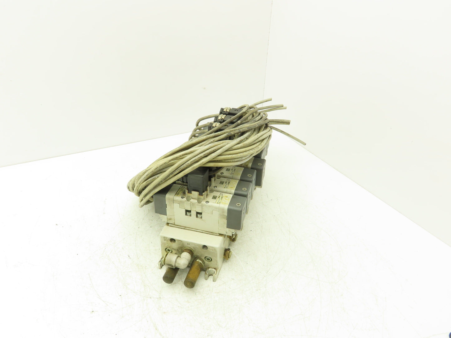 SMC VQ7-6-FG-D-3Z Double Solenoid Valve 7-Station Manifold Assy 5/2-way 24VDC