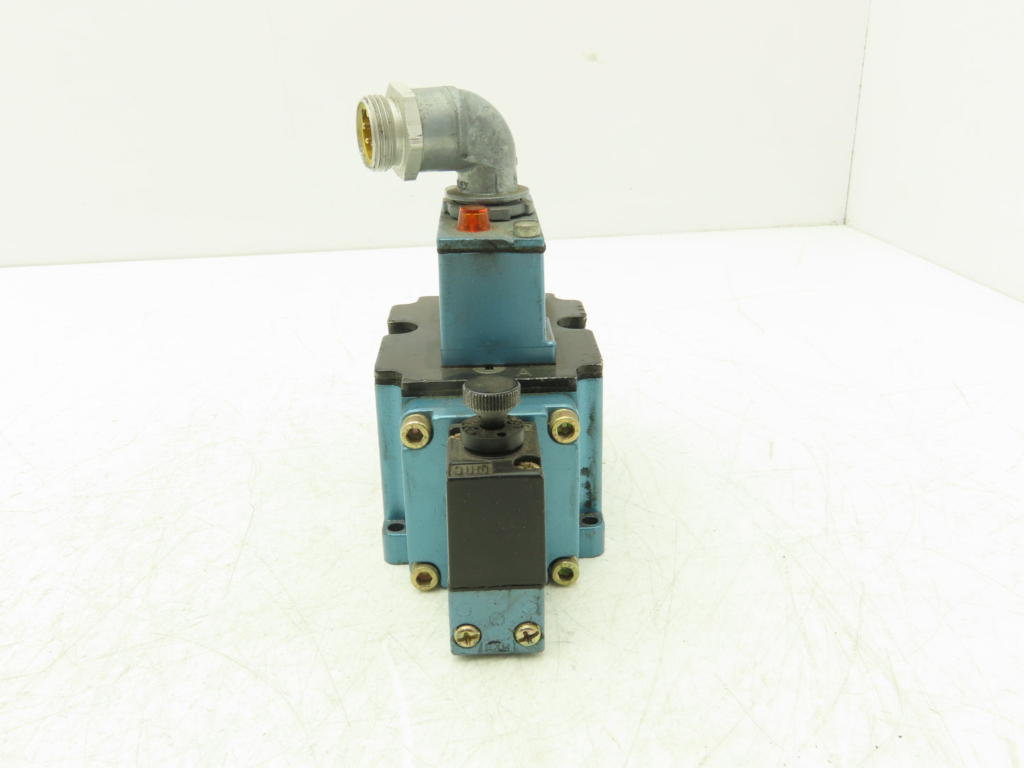 Mac 6513B-000-PM-593DA Pneumatic Single Solenoid Valve 4/2-way 24VDC PME-593DAAG