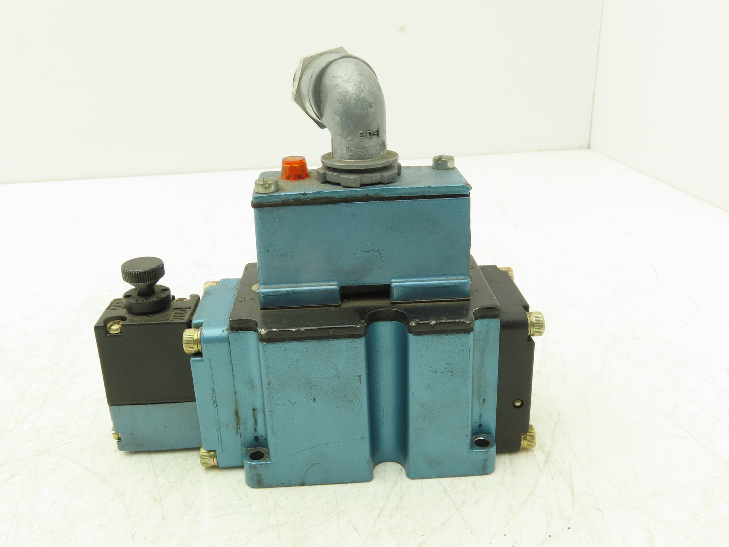 Mac 6513B-000-PM-593DA Pneumatic Single Solenoid Valve 4/2-way 24VDC PME-593DAAG