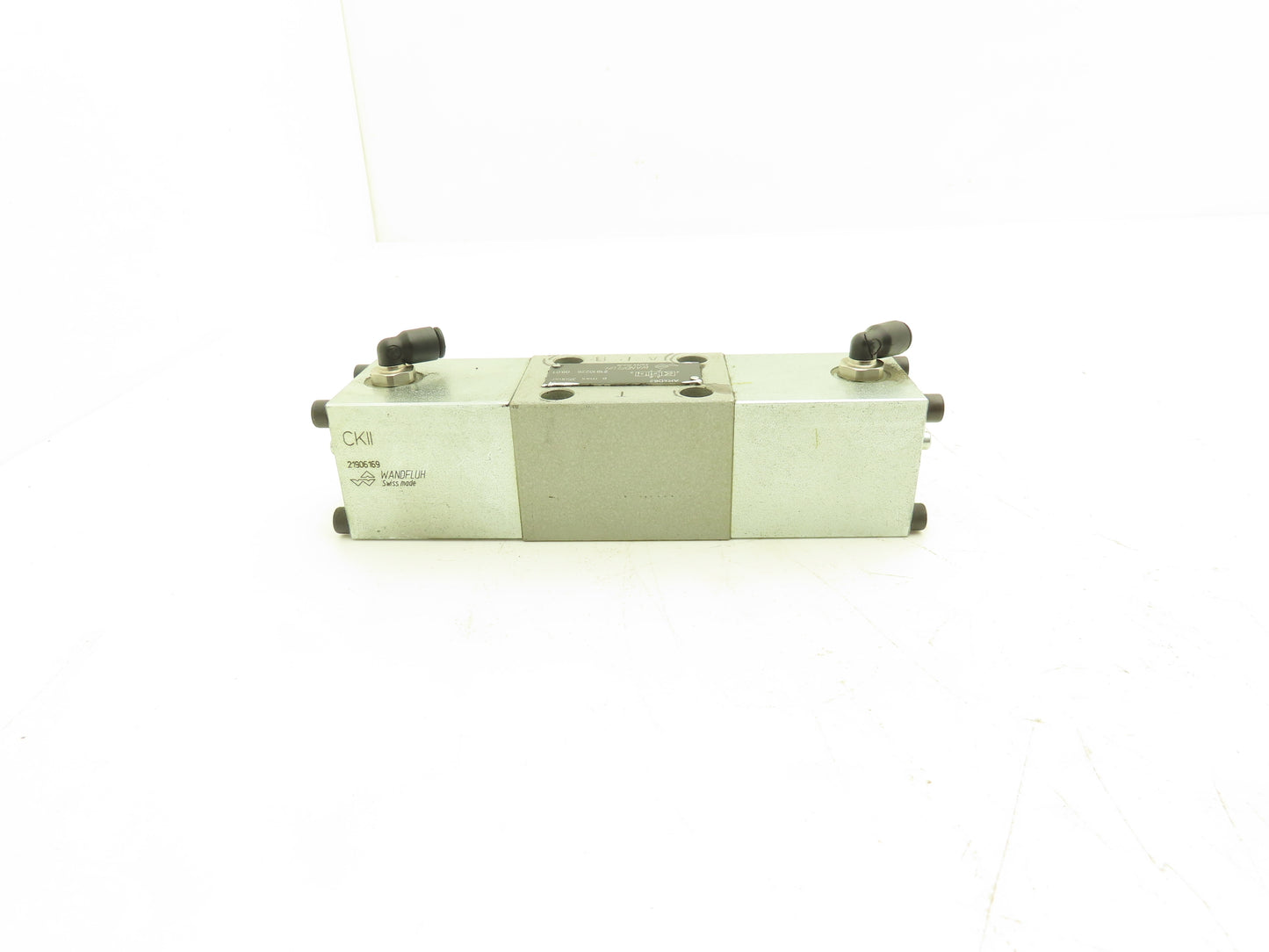 Wandfluh AK4D62 Pneumatic Solenoid Operated Hydraulic 4/3 Spool Valve 5000 PSI