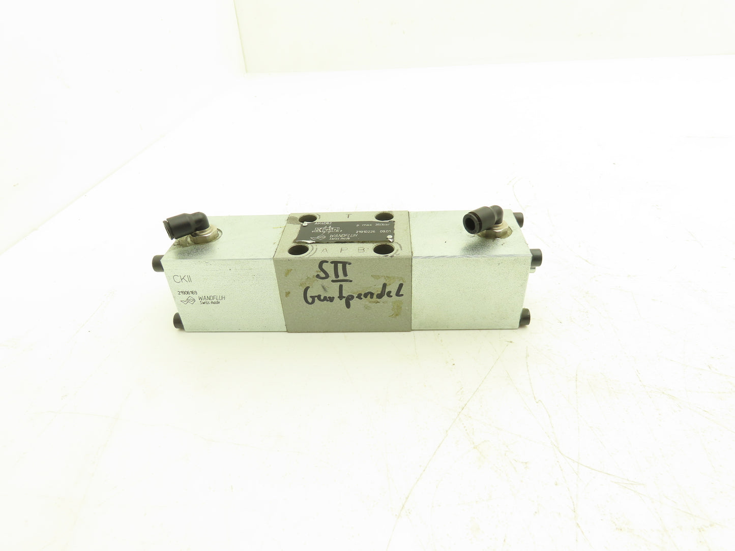 Wandfluh AK4D62 Pneumatic Solenoid Operated Hydraulic 4/3 Spool Valve 5000 PSI