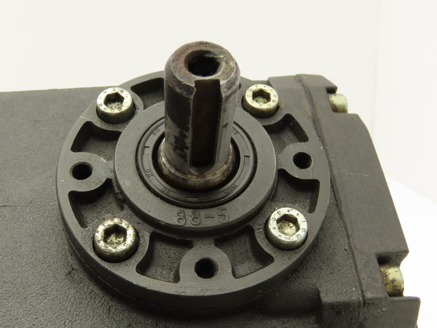 Ex-Cell-O 88/1 High Pressure Coolant Pump Pressure Washer RH Shaft Milling