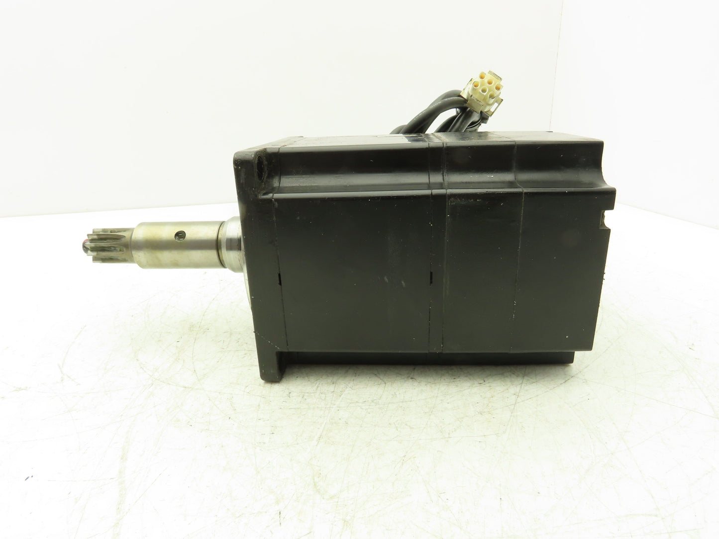 Yaskawa SGMP-15AWYR12 AC Servo Motor 1500 W 200 V 7.5 A