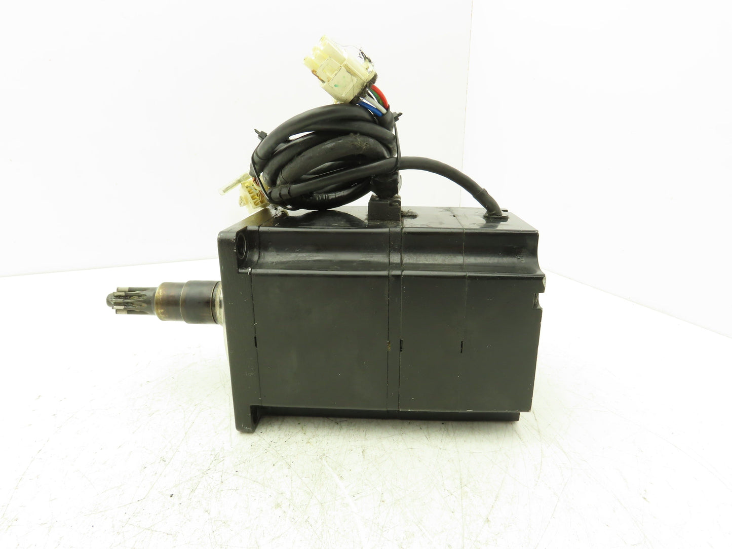 Yaskawa SGMP-15AWYR11 AC Servo Motor 1.5kW 1500w 200v 7.5 A