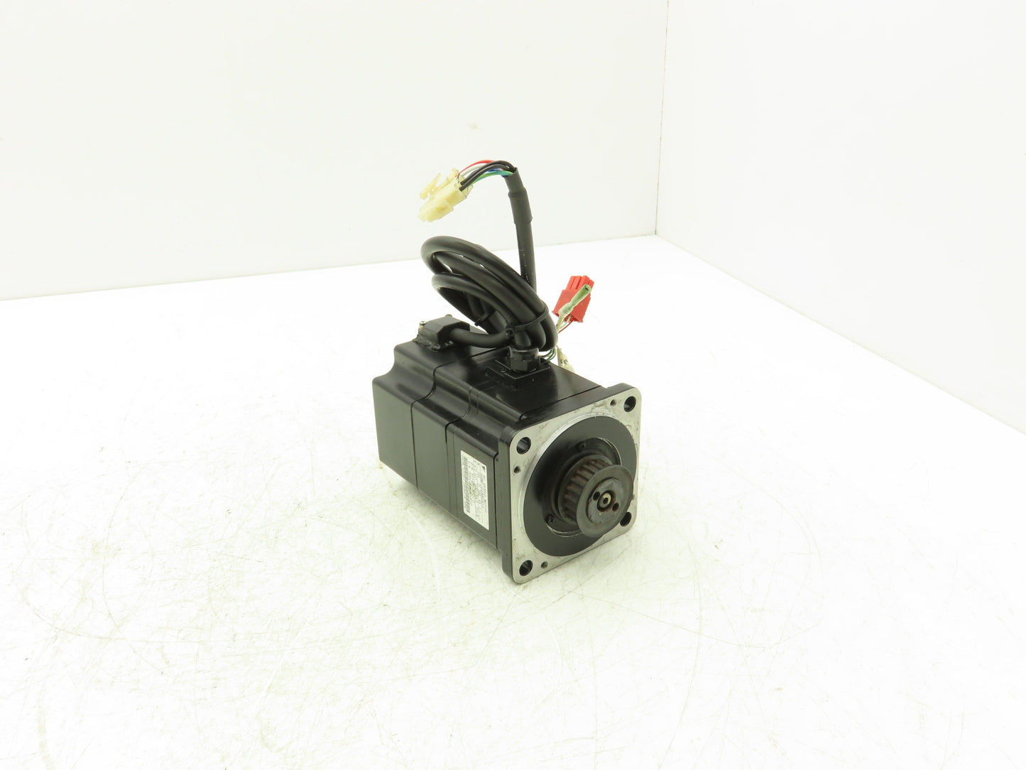 Yaskawa SGMP-02AWYR12 AC Servo Motor 0.2kW 200v 2.0A