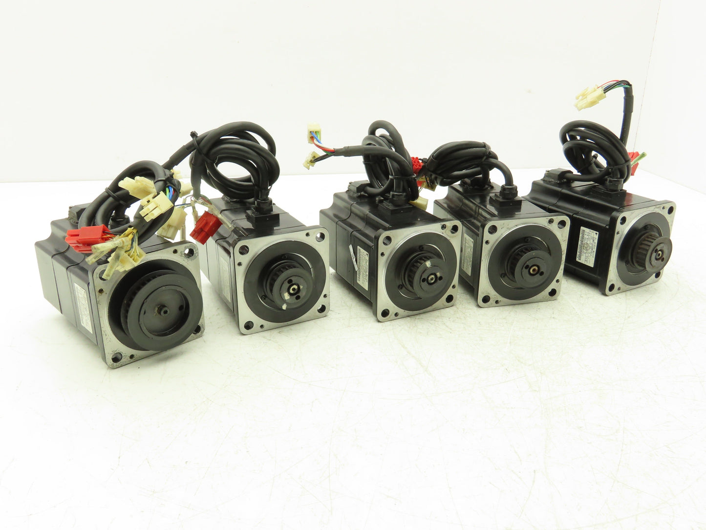 Yaskawa SGMP-02AWYR12 AC Servo Motor 0.2kW 200v 2.0A