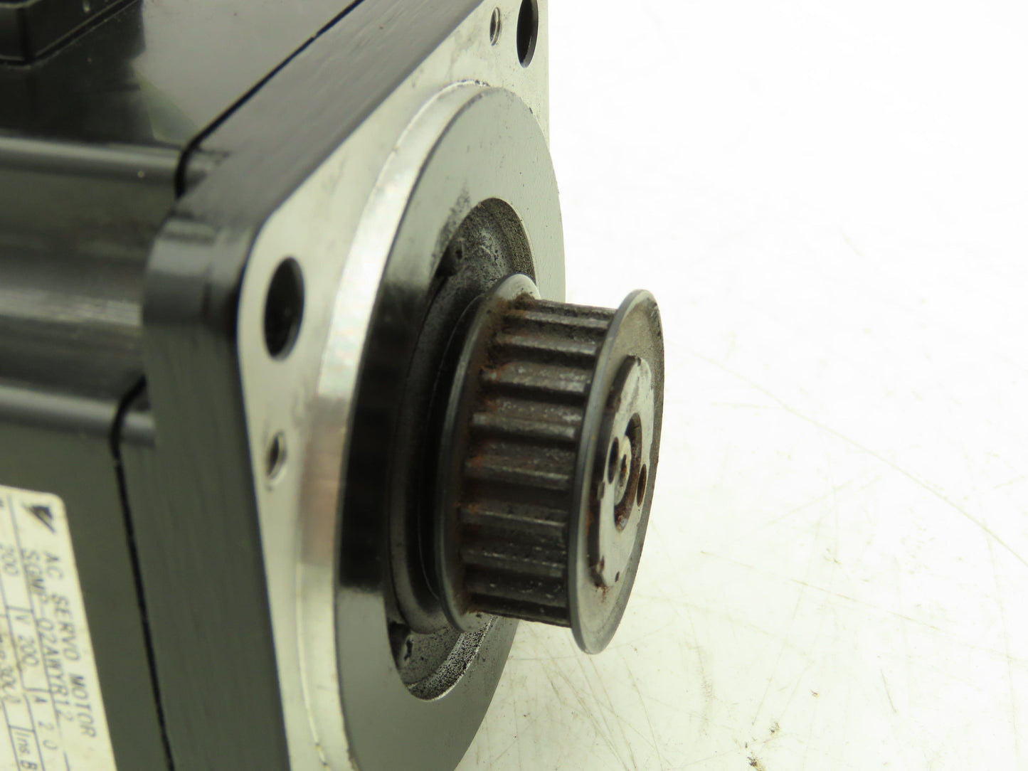 Yaskawa SGMP-02AWYR12 AC Servo Motor 0.2kW 200v 2.0A