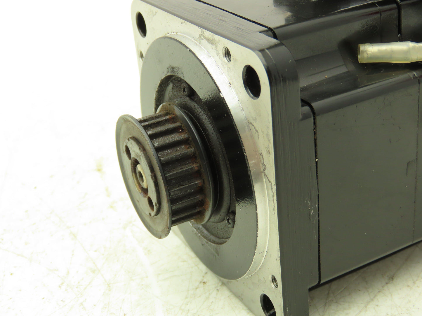 Yaskawa SGMP-02AWYR12 AC Servo Motor 0.2kW 200v 2.0A