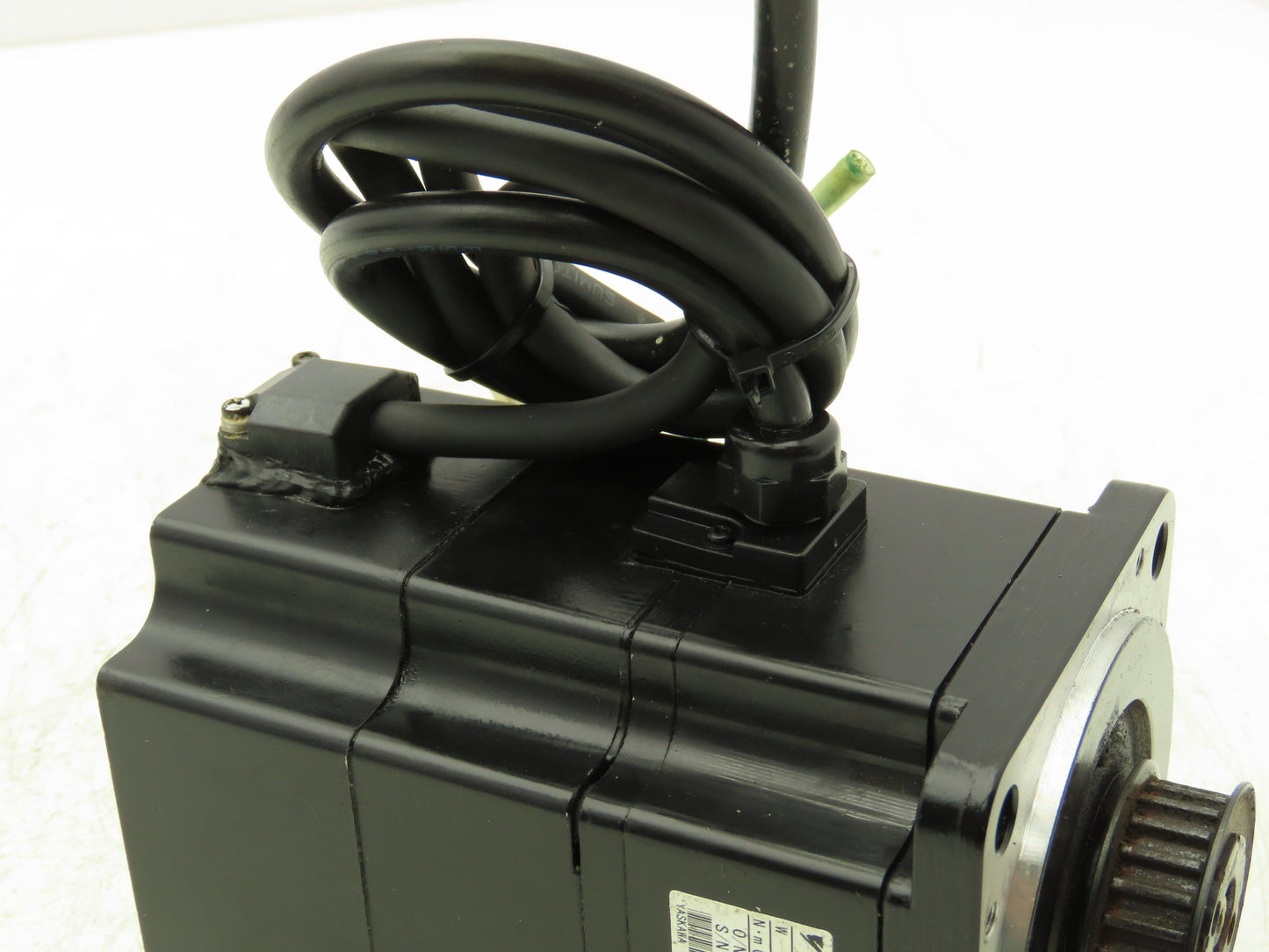 Yaskawa SGMP-02AWYR12 AC Servo Motor 0.2kW 200v 2.0A