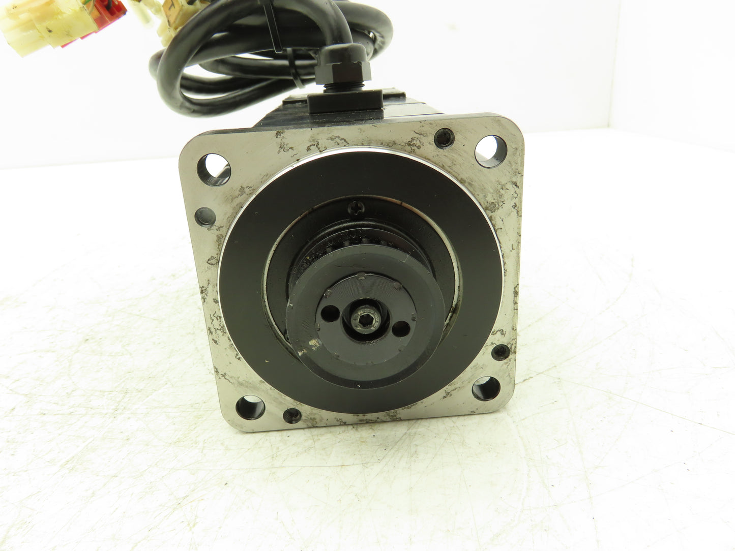 Yaskawa SGMP-02AWYR11 AC Servo Motor 0.2kW 200v 2.0A 3000rpm