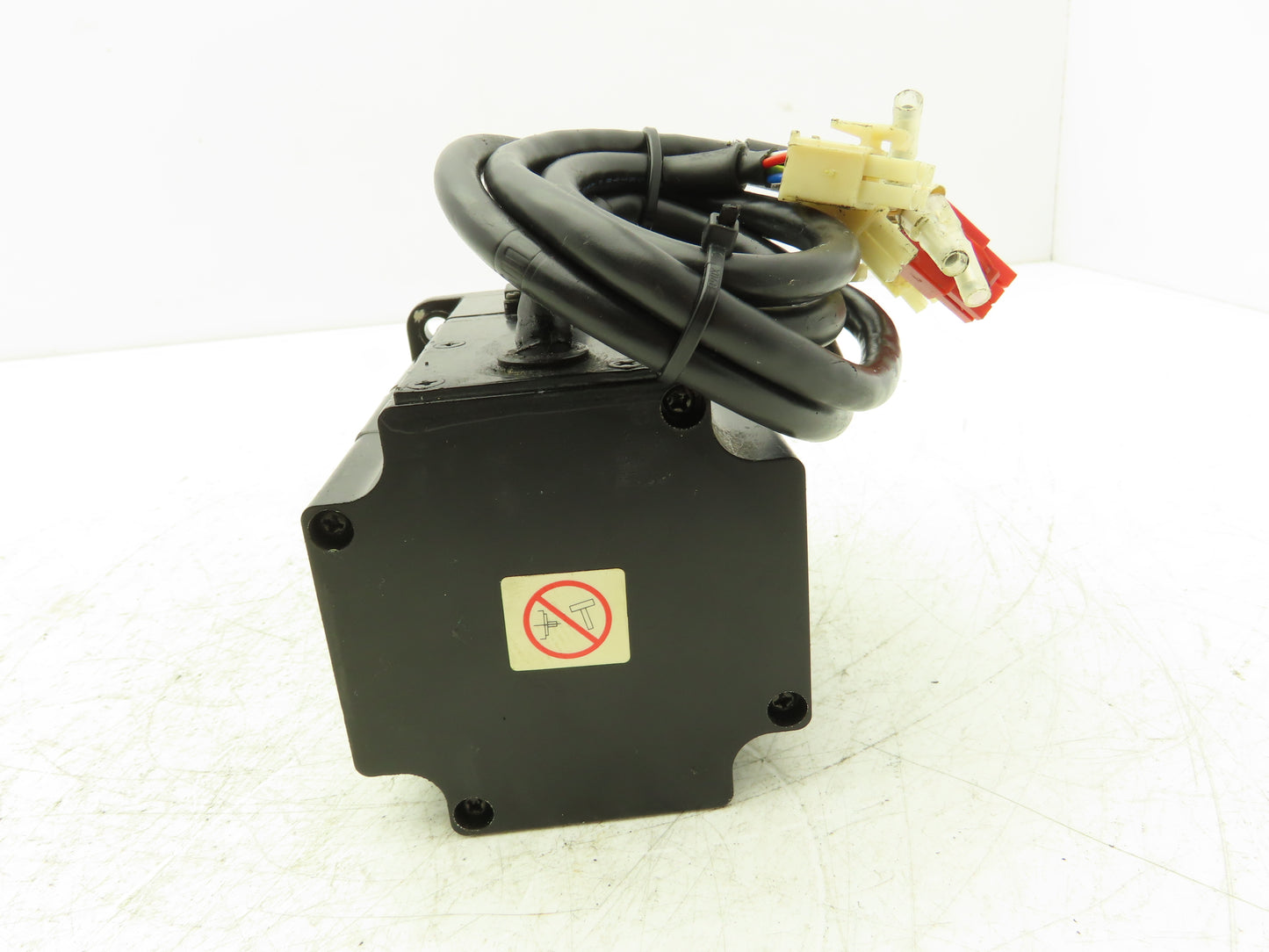 Yaskawa SGMP-02AWYR11 AC Servo Motor 0.2kW 200v 2.0A 3000rpm