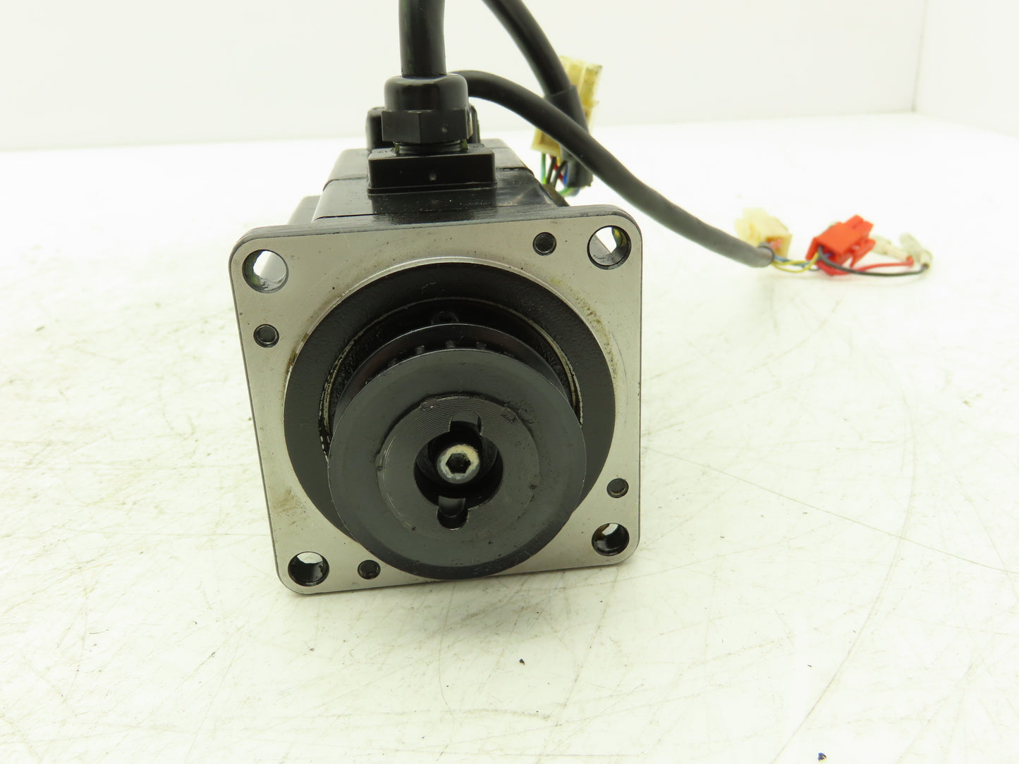 Yaskawa SGMPH-01A1A-YR21 AC Servo Motor 0.1kW 200v 0.89A 3000rpm