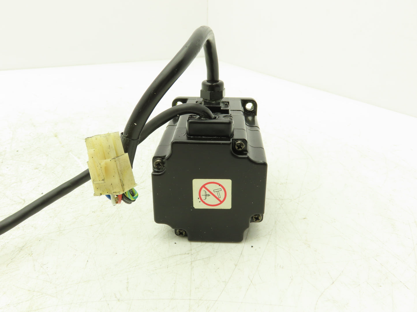 Yaskawa SGMPH-01A1A-YR21 AC Servo Motor 0.1kW 200v 0.89A 3000rpm