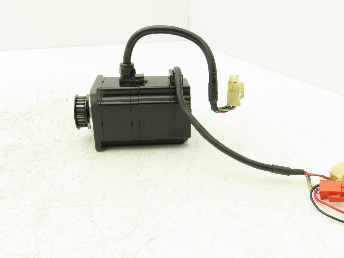 Yaskawa SGMPH-01A1A-YR21 AC Servo Motor 0.1kW 200v 0.89A 3000rpm