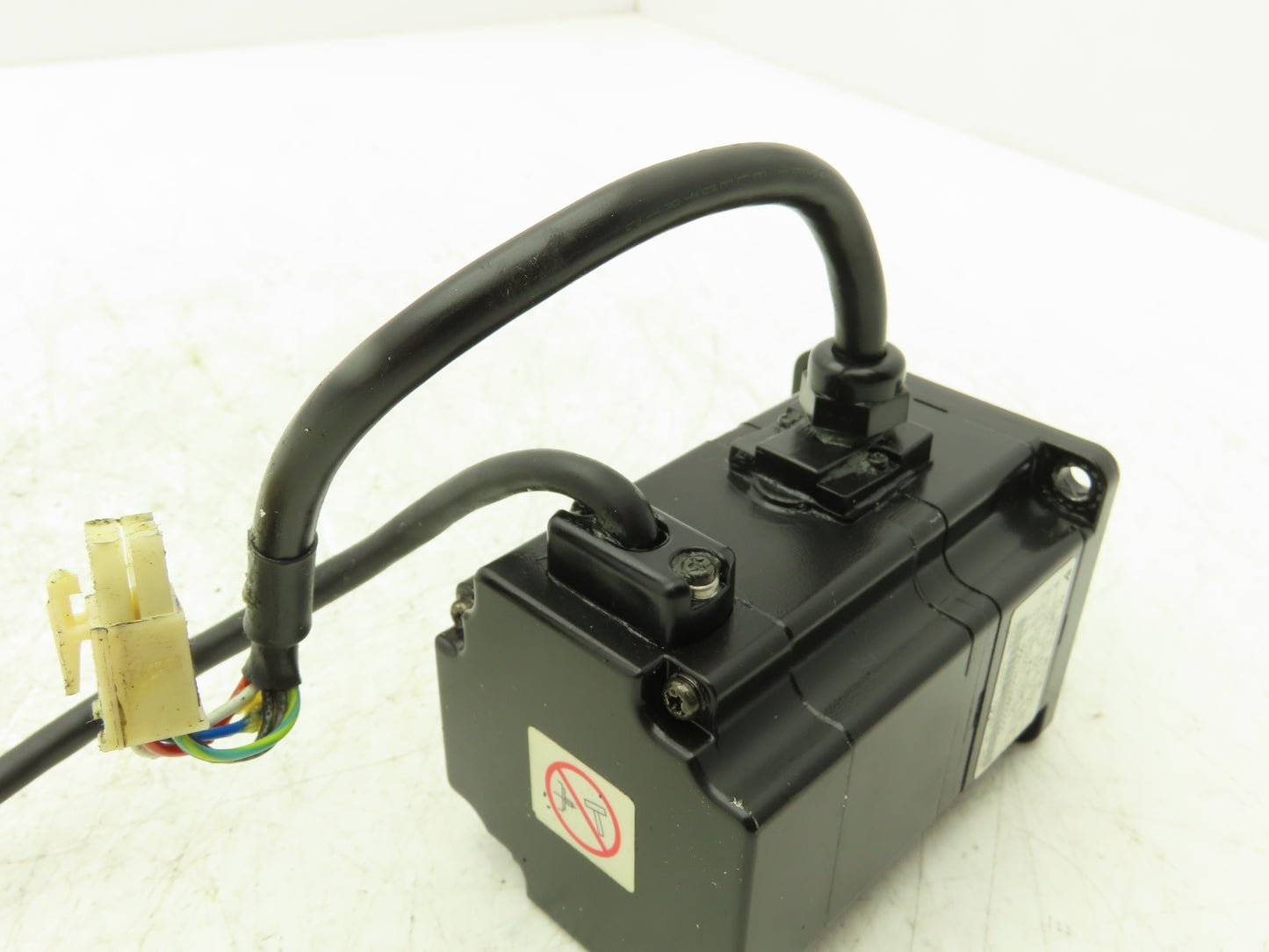 Yaskawa SGMPH-01A1A-YR21 AC Servo Motor 0.1kW 200v 0.89A 3000rpm