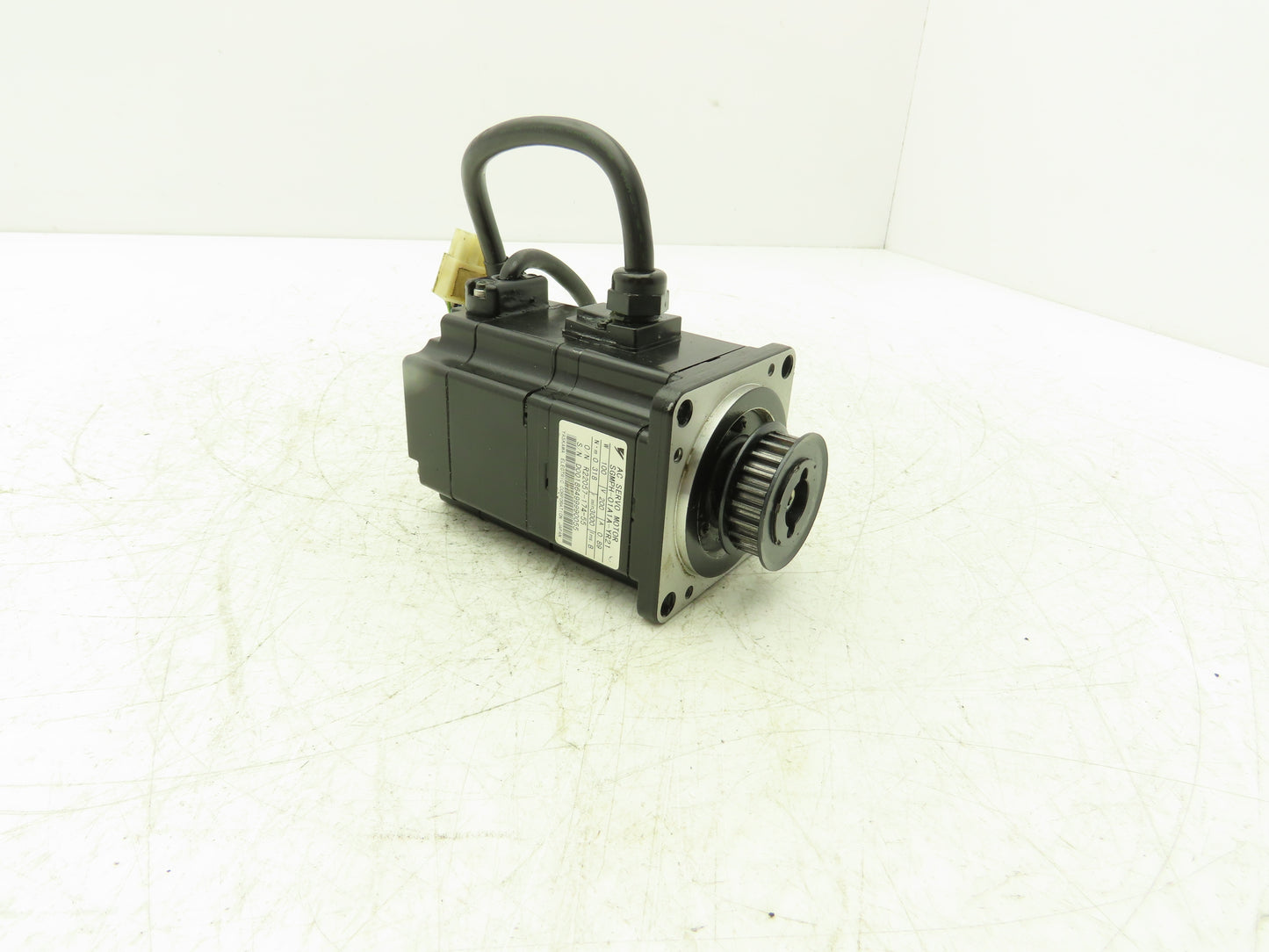 Yaskawa SGMPH-01A1A-YR21 AC Servo Motor 0.1kW 200v 0.89A 3000rpm
