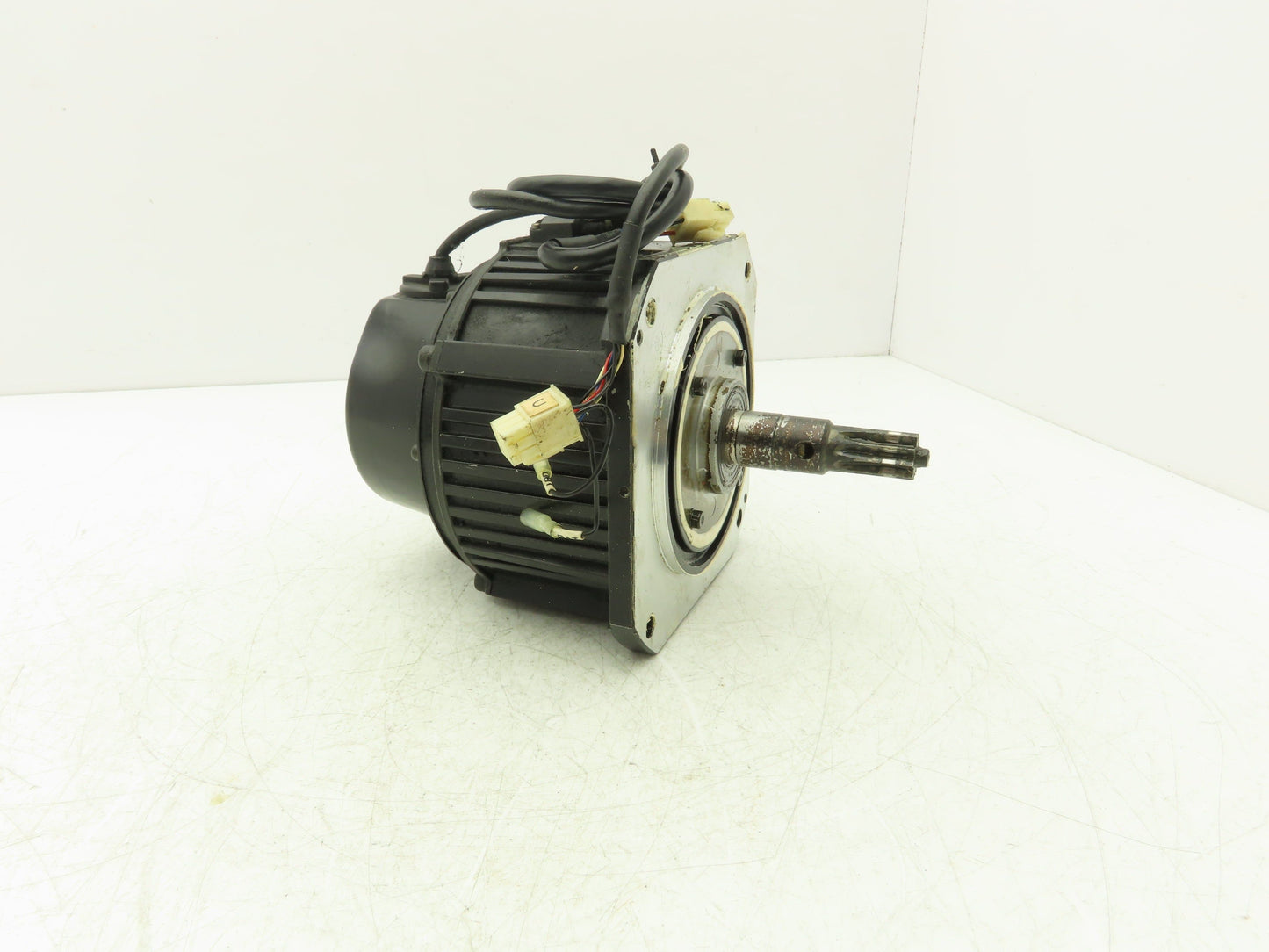 Yaskawa UTSAE-B17BB AC Servo Motor 0.55kW 2000rpm 200v with 2-3/4" Shaft