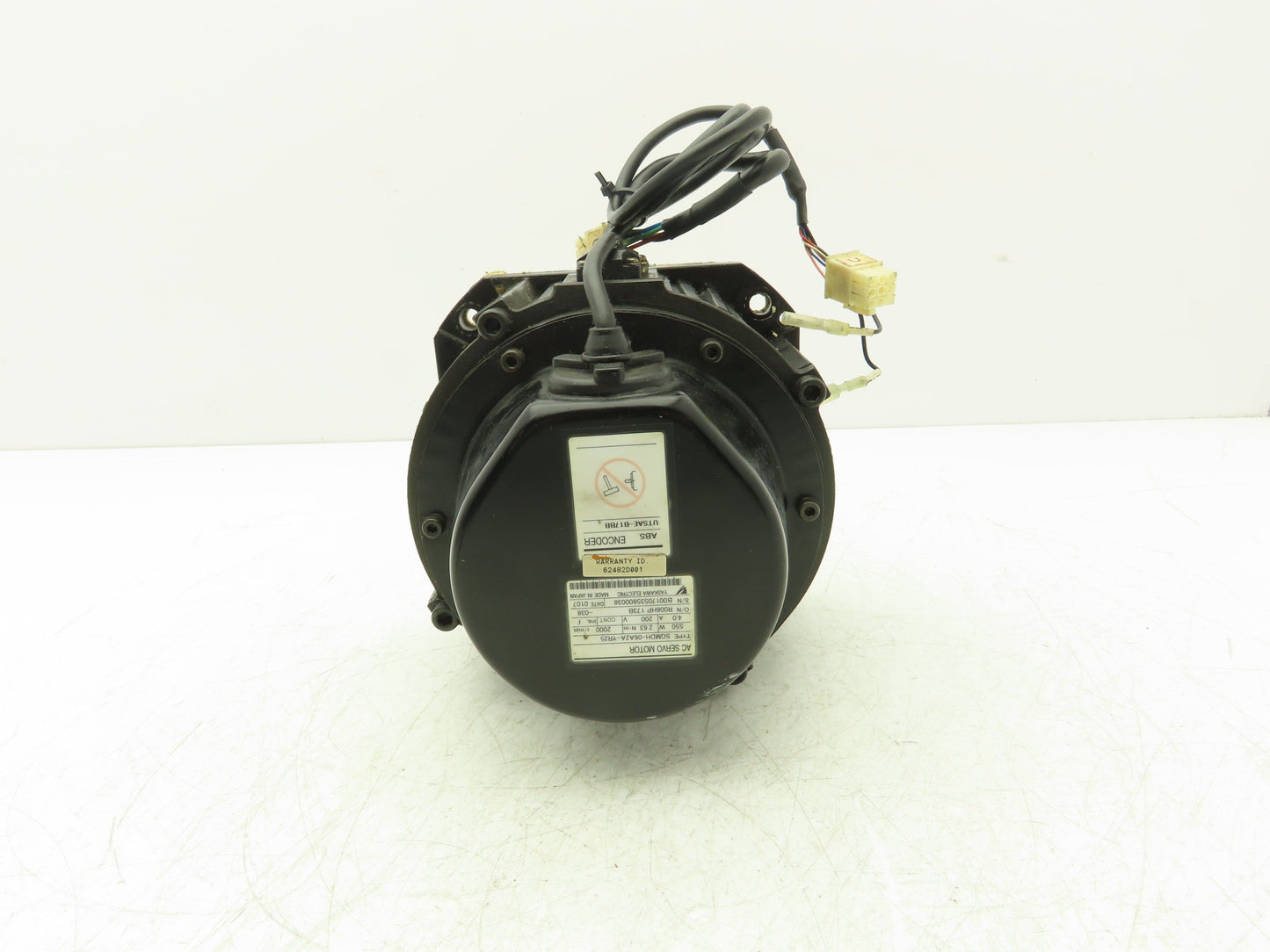 Yaskawa UTSAE-B17BB AC Servo Motor 0.55kW 2000rpm 200v with 2-3/4" Shaft