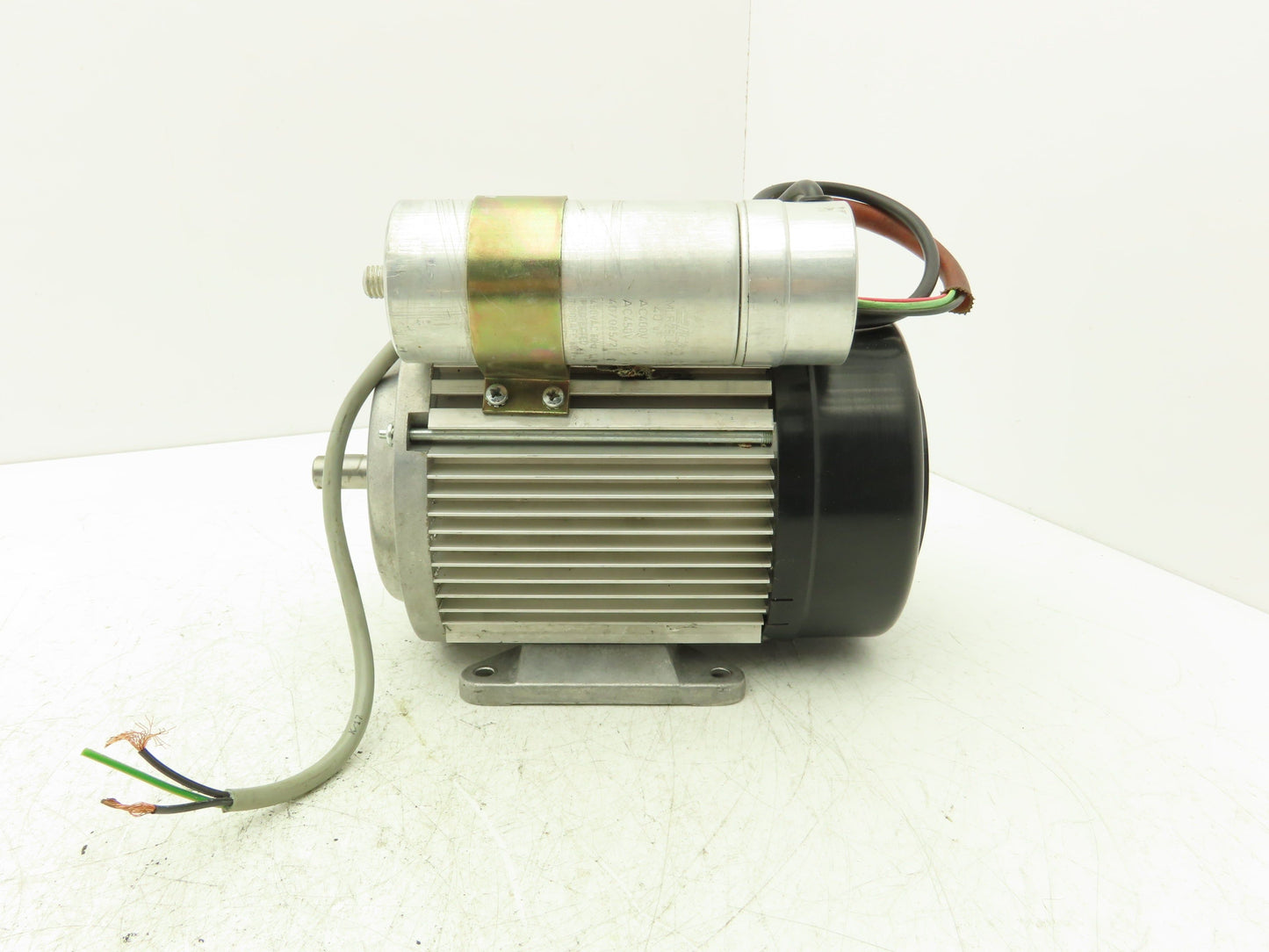 Elektromoterenwerk ECS 71K 4-240 AC Motor .3kW 1650rpm 110v 1ph 71Frame IP54