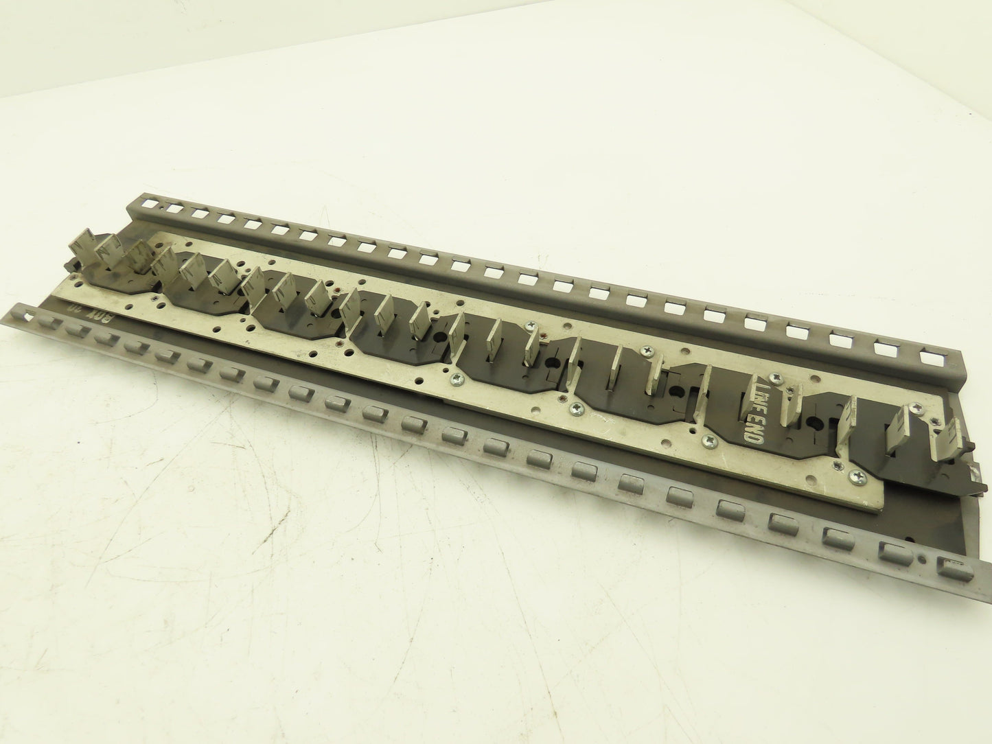 Bryant Box 30 Buss Bar 250A 24-Point Load Center Breaker Panel 48 Space 3Ph