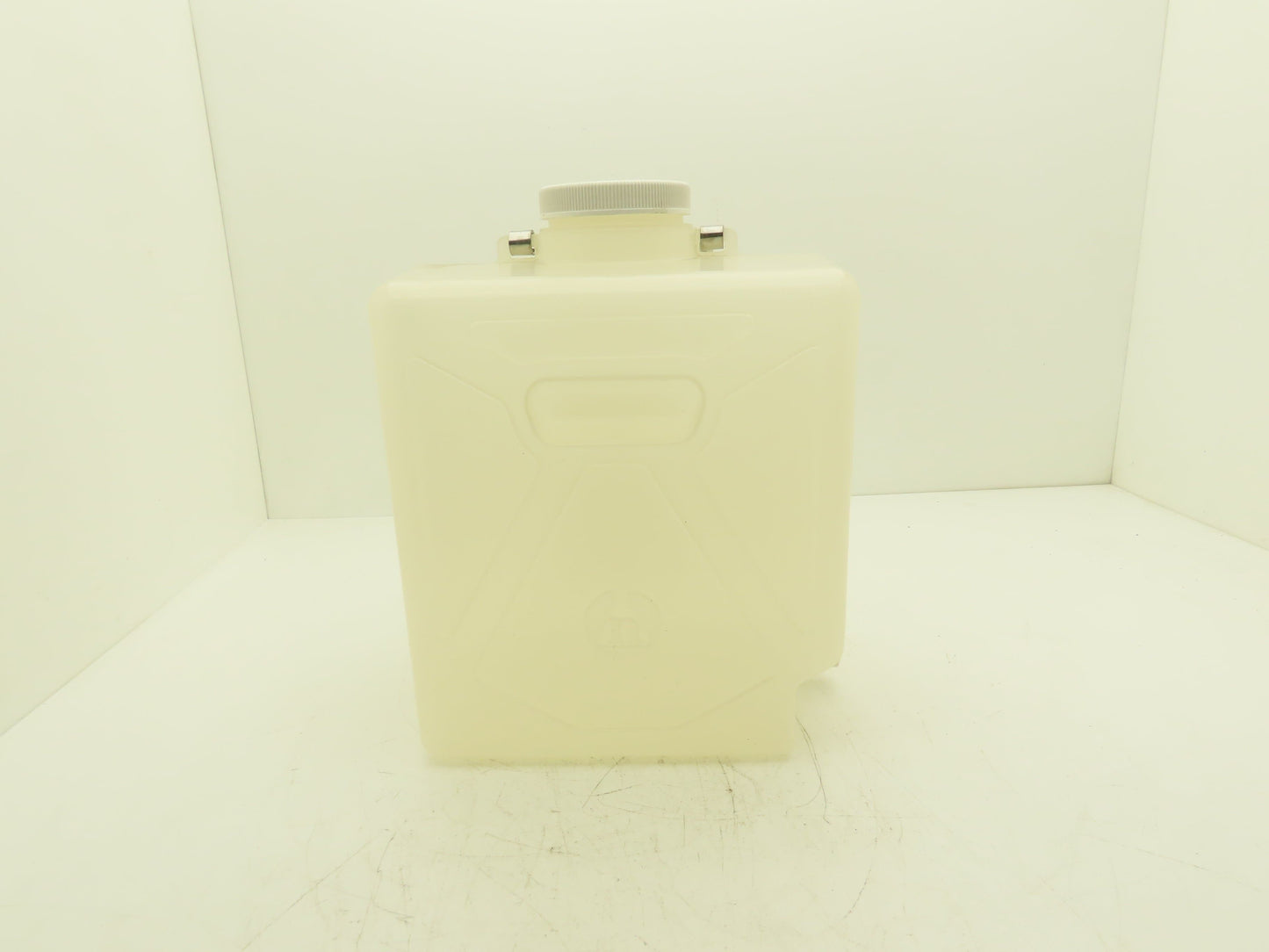 Nalgene 2321-0050 Autoclavable Rectangular Carboy With Spigot 20L Capacity