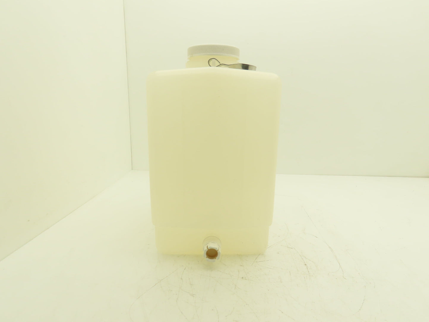 Nalgene 2321-0050 Autoclavable Rectangular Carboy With Spigot 20L Capacity