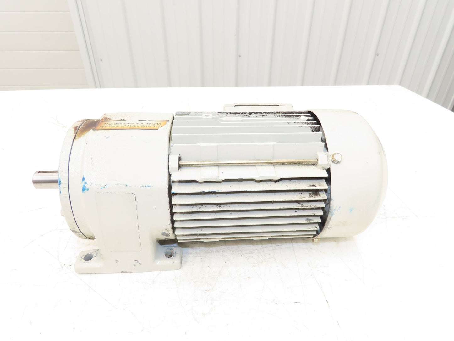 Sew-Eurodrive R32DT80N4 Inline Gearmotor 4.5:1 Reducer 374rpm 1Hp 230/460V 3PH