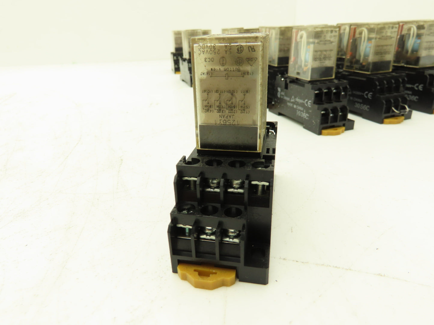 Omron MY4 PYF14A-E Relay Unit With Base 24VDC Coil Lot of 26