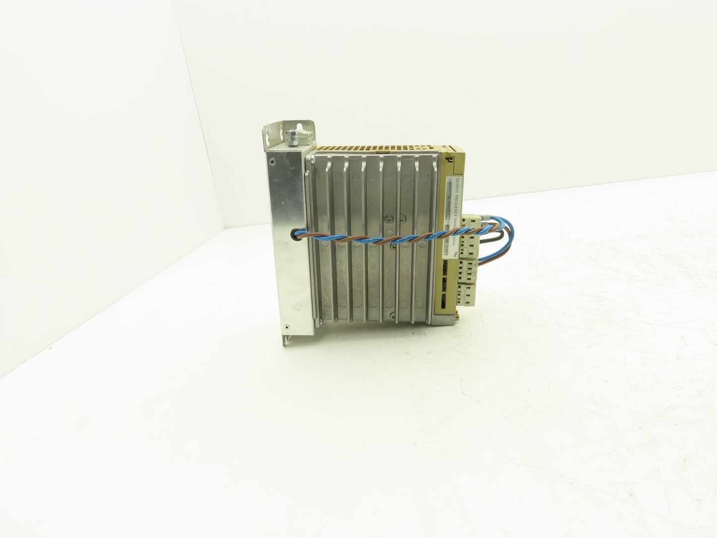 Omron R88D-WT04H AC Servo Drive 200-230V 1PH 5.5A Input 0-230V 3ph 2.8A Output