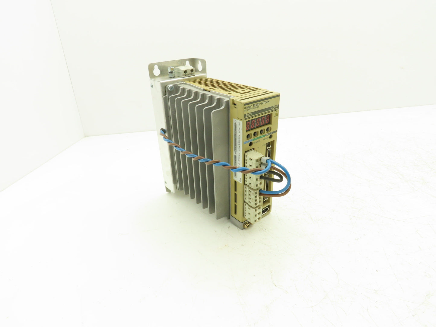 Omron R88D-WT04H AC Servo Drive 200-230V 1PH 5.5A Input 0-230V 3ph 2.8A Output