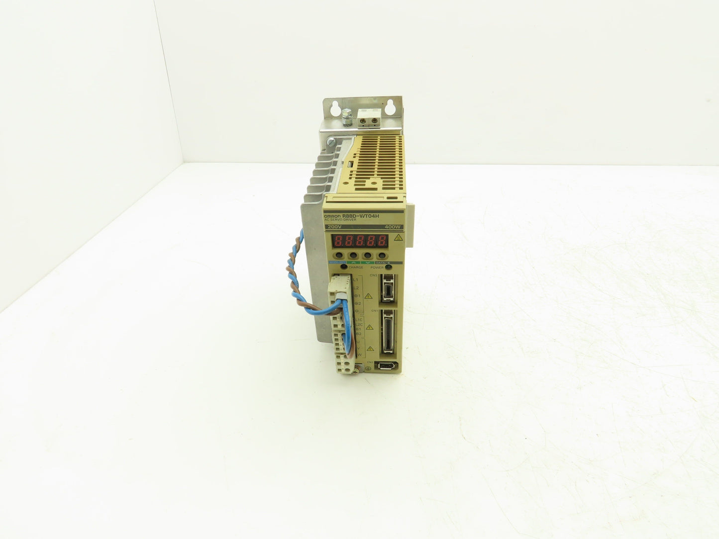 Omron R88D-WT04H AC Servo Drive 200-230V 1PH 5.5A Input 0-230V 3ph 2.8A Output