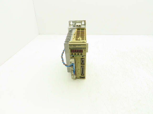 Omron R88D-WT04H AC Servo Drive 200-230V 1PH 5.5A Input 0-230V 3ph 2.8A Output