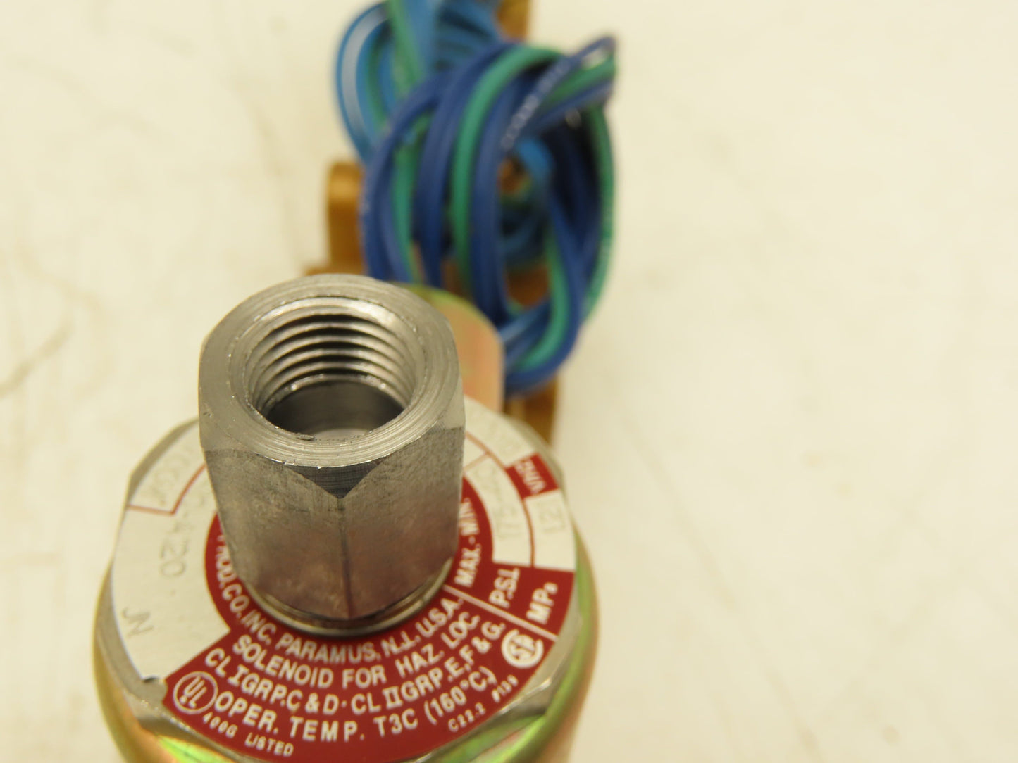 Versa VXX-4324-H-XX-3BC10 Pneumatic Solenoid Valve 4 Way 3 Position 1/2"NPT 120V