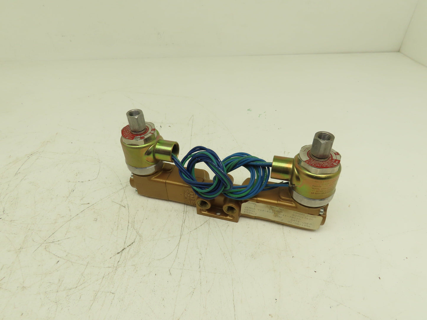 Versa VXX-4324-H-XX-3BC10 Pneumatic Solenoid Valve 4 Way 3 Position 1/2"NPT 120V